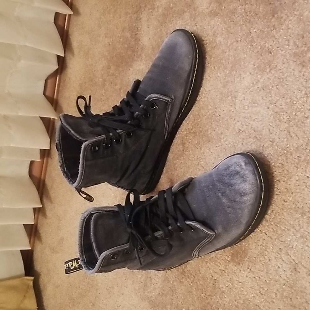 Dr. Martens Shoreditch Distressed boots